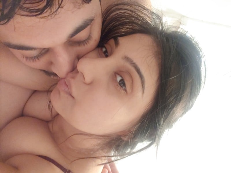 Beautiful Indian girl sex photos with boyfriend in hotel