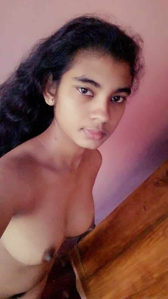 Sexy college girl cute nude selfie pics