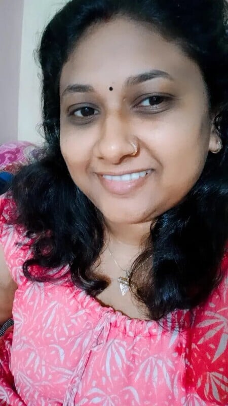 Mature bhabhi showing boobs on video call photos