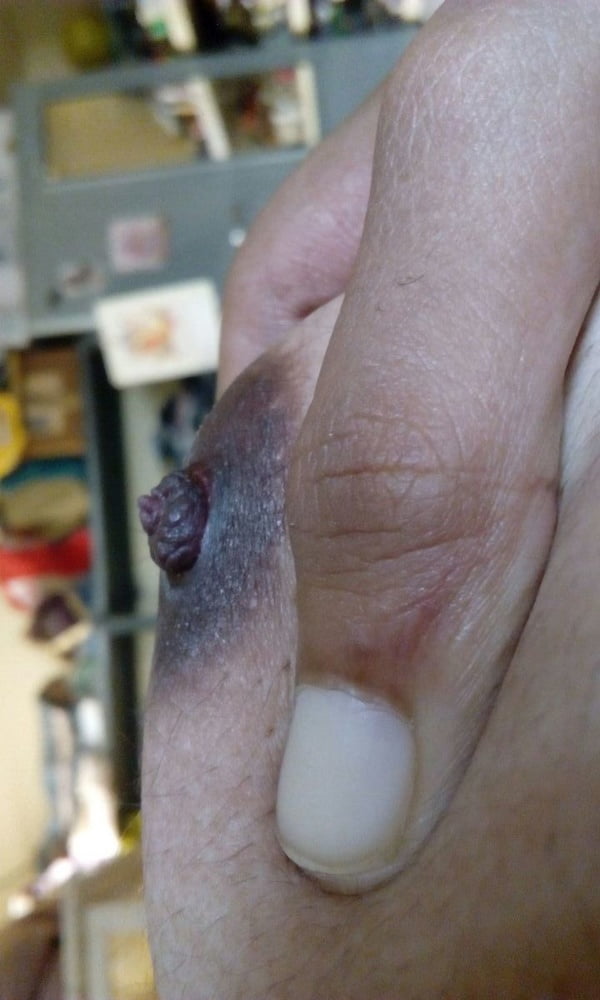 Sexy skinny Indian girl nude selfie pics