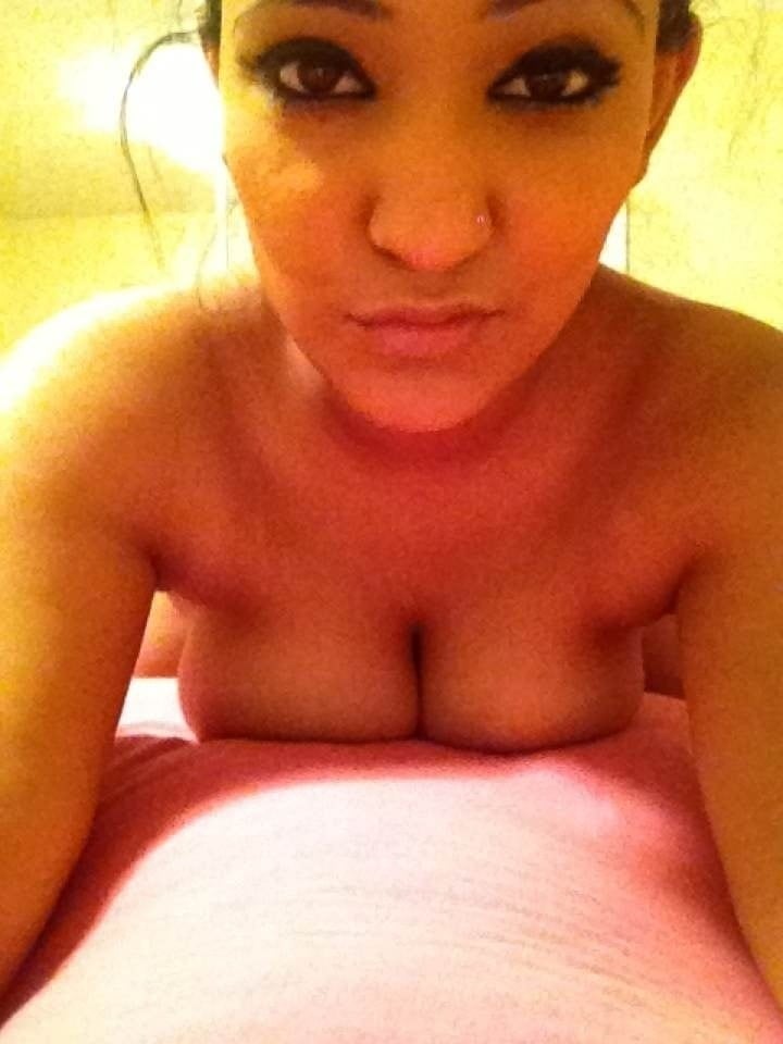 Desi slut showing tits and pussy