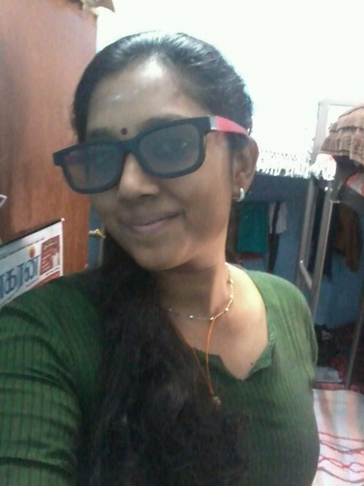 Mallu girlfriend nude pics shared online