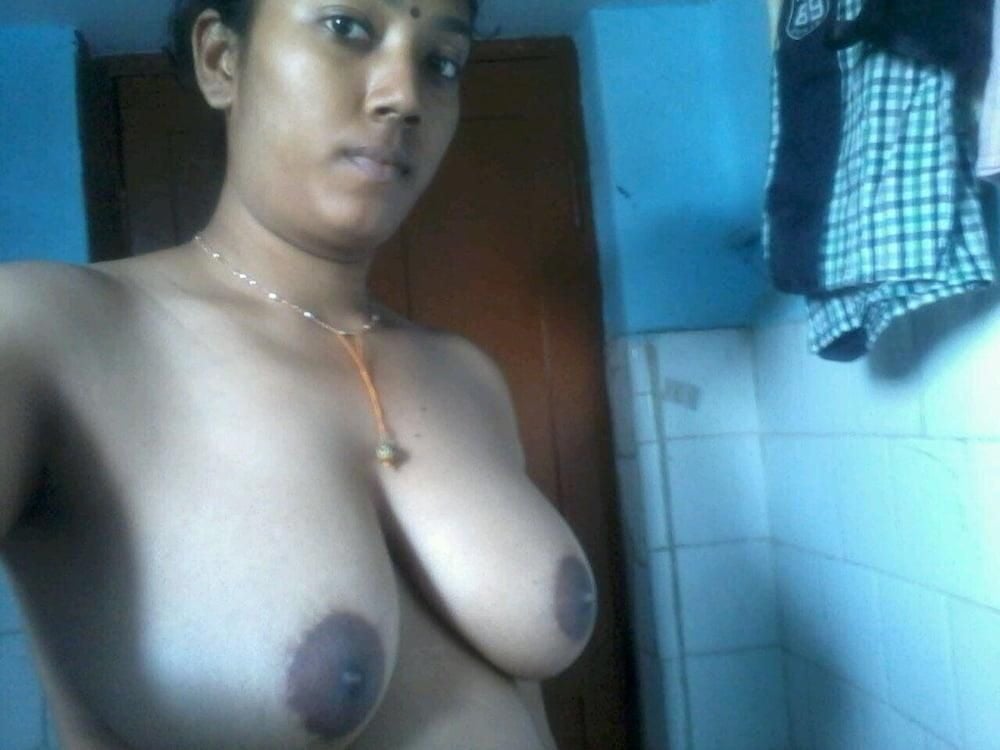 Mallu girlfriend nude pics shared online