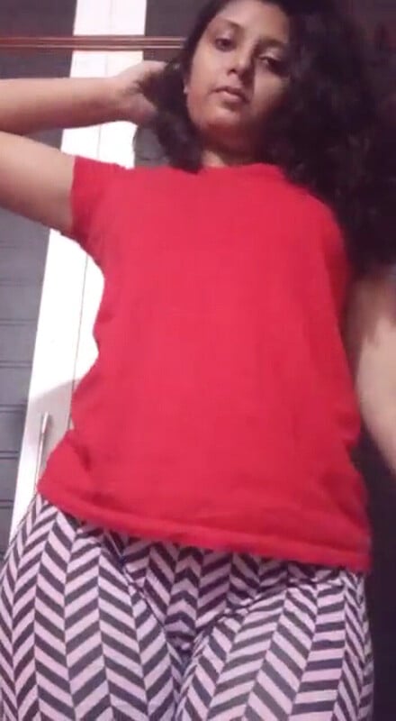 Hot Indian girl stripping clothes nude photos