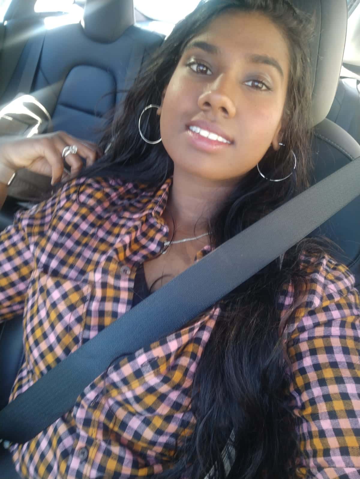 Ebony looking Tamil NRI girl pics