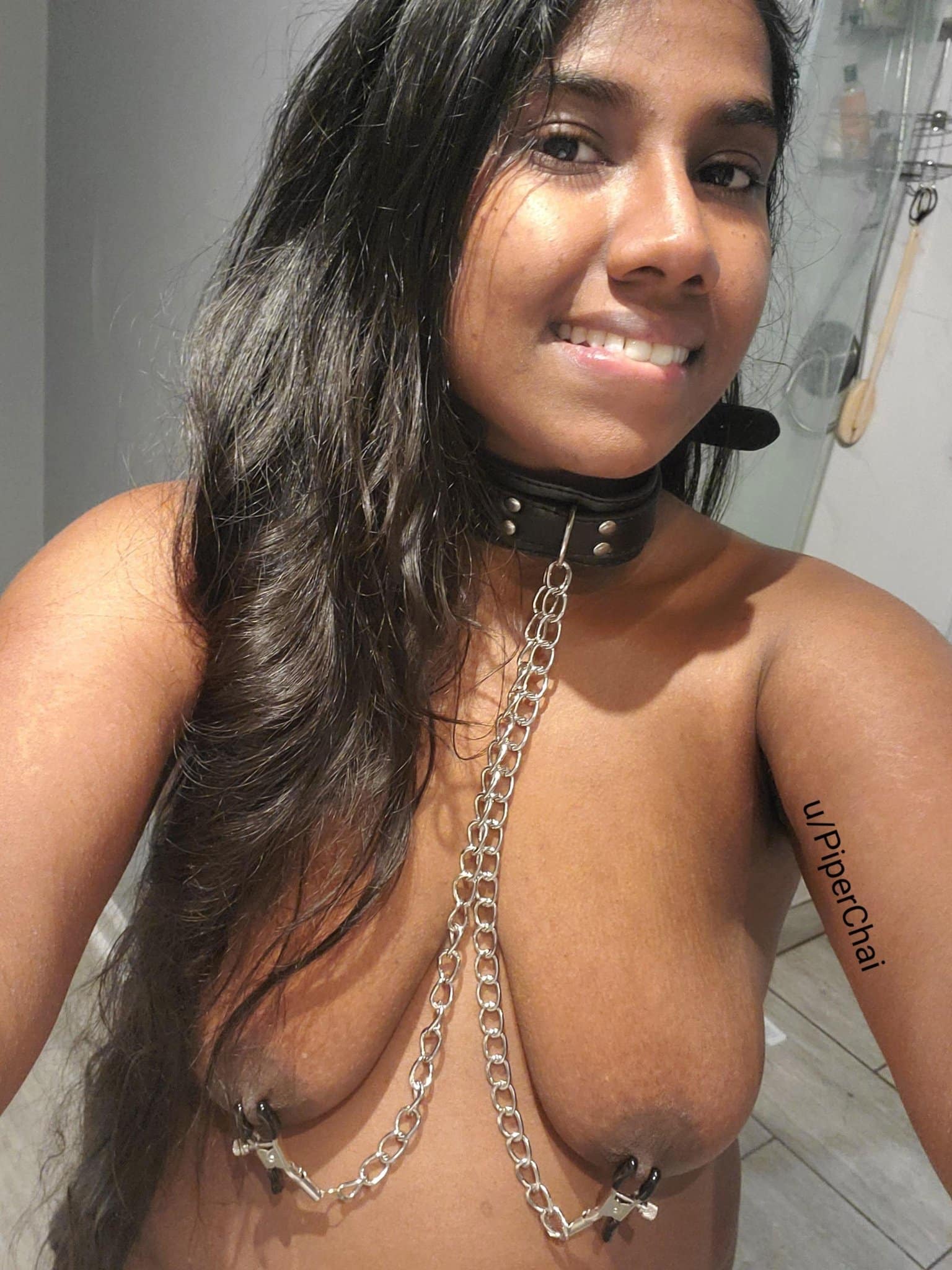Ebony looking Tamil NRI girl pics