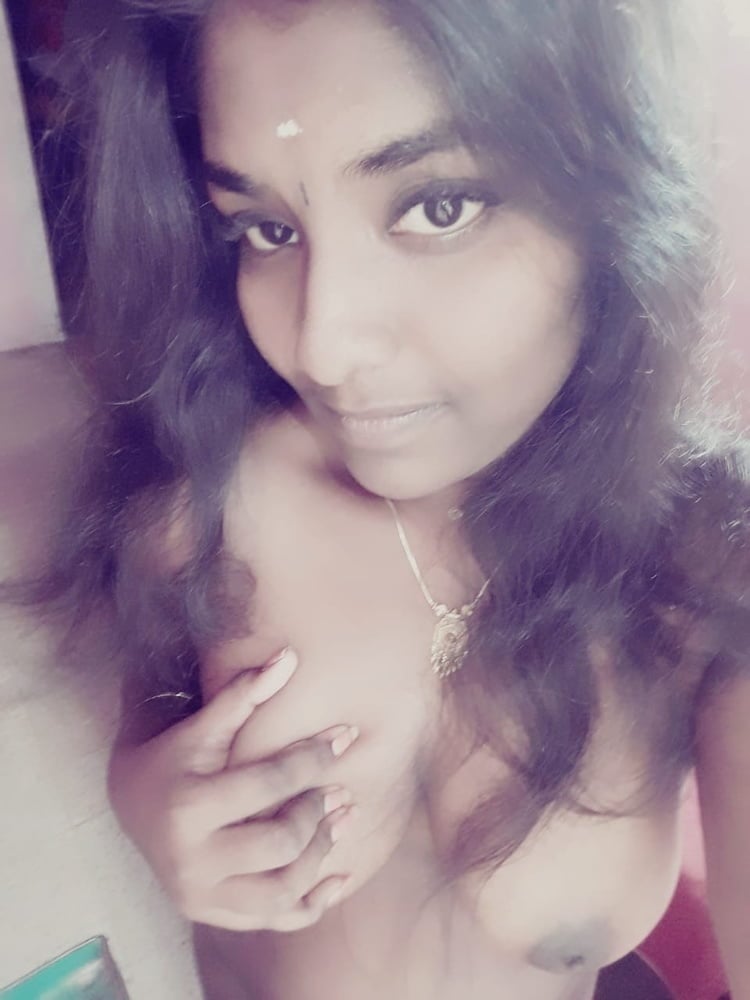 Dusky Tamil girl nude selfie pics