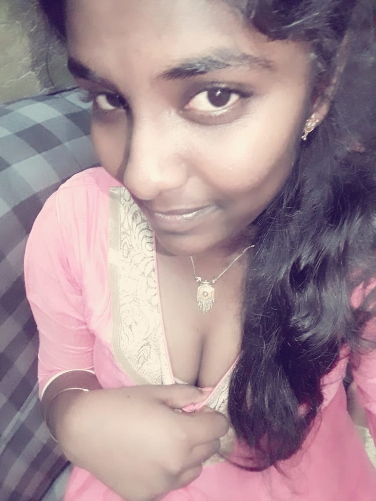 Dusky Tamil girl nude selfie pics