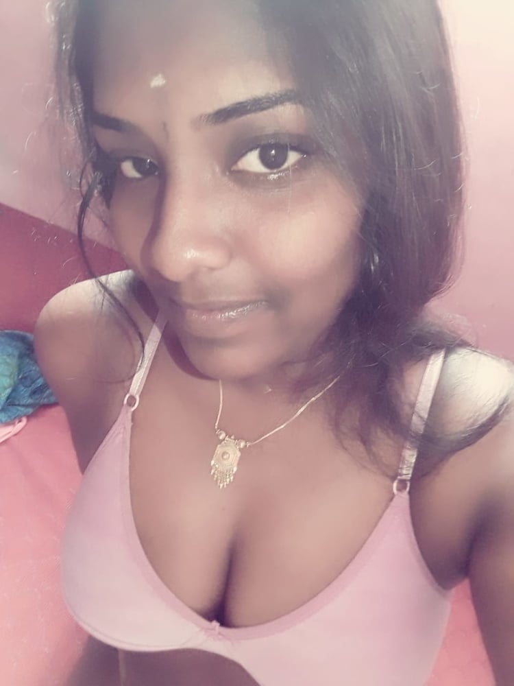 Dusky Tamil girl nude selfie pics