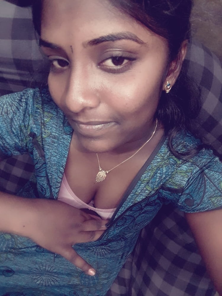 Dusky Tamil girl nude selfie pics
