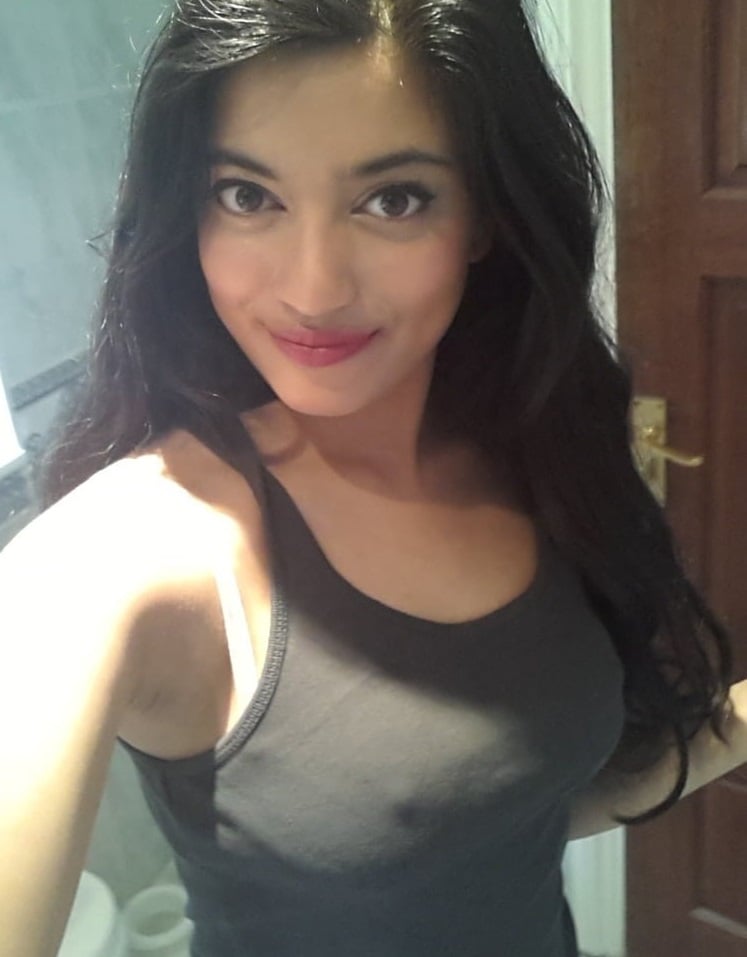 Indian girl self shot pics