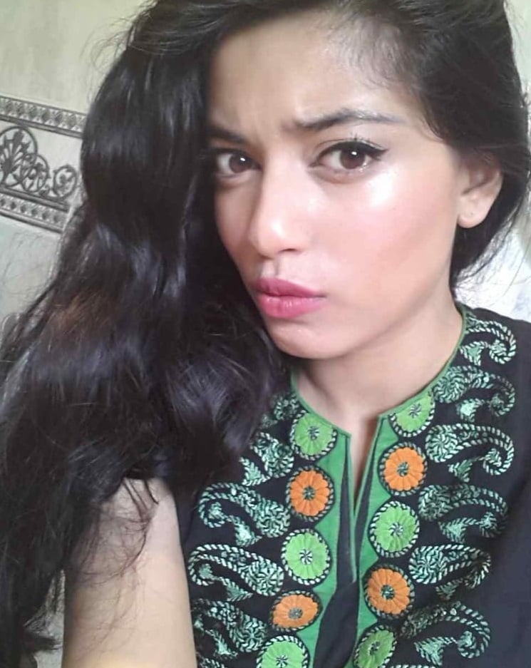 Indian girl self shot pics