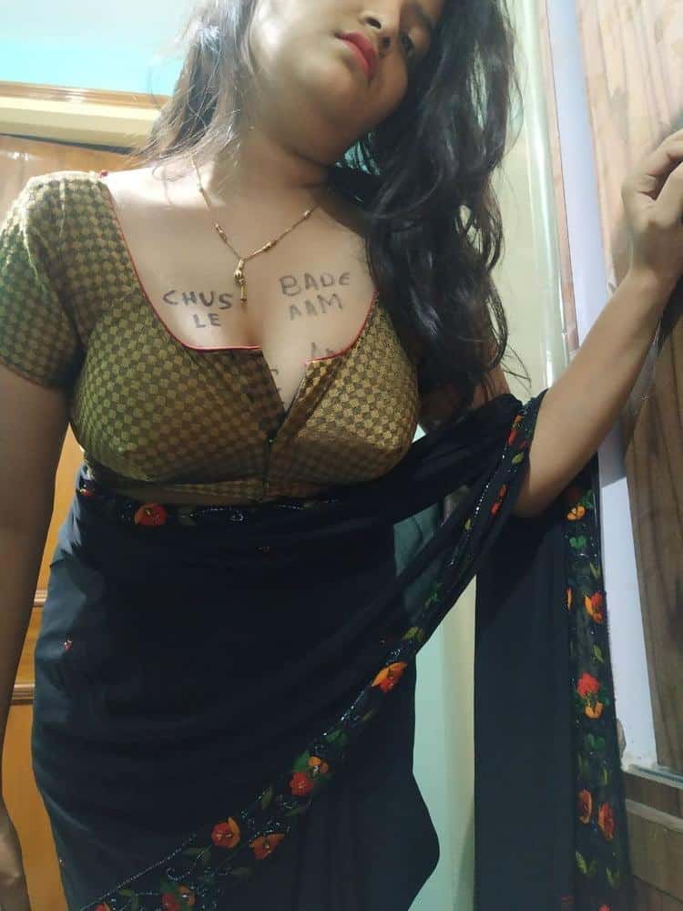 Desi girl hot pics for her lover exposed online