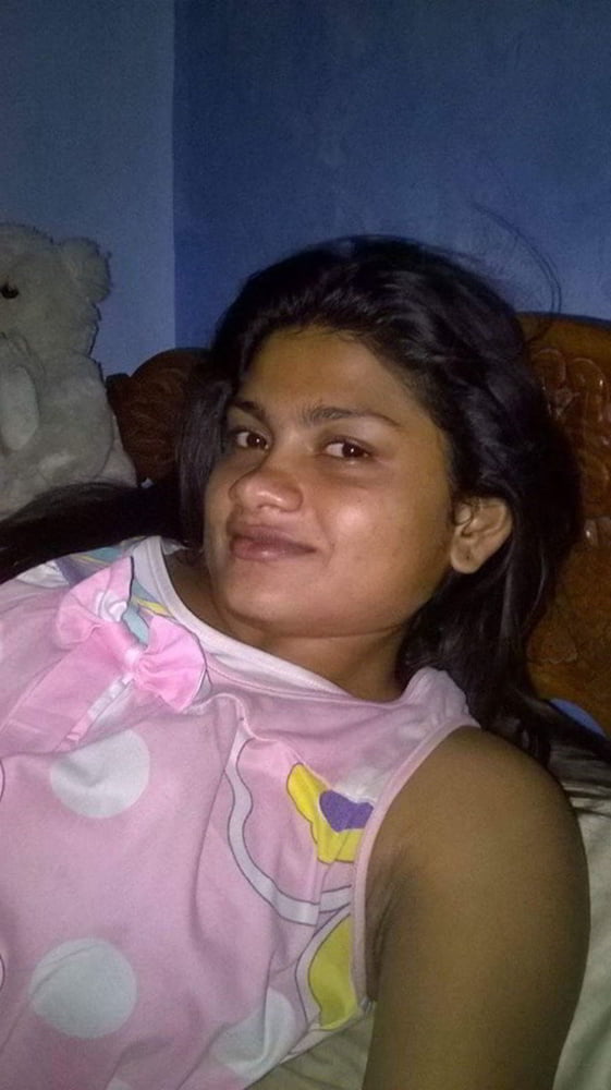 Indian girl showing pussy on cam