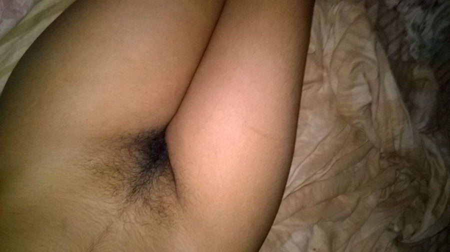 Indian girl showing pussy on cam