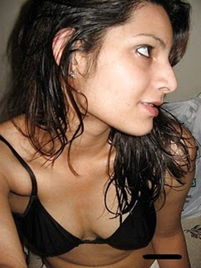 Nice tits Indian girl showing her boobs and pussy