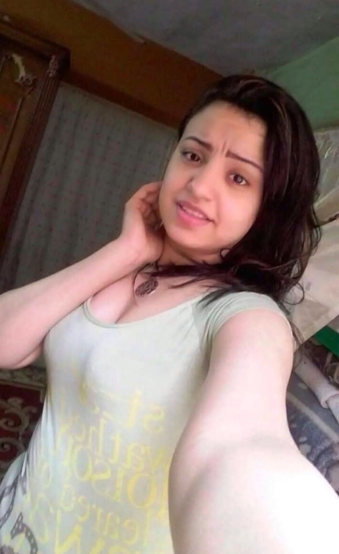 Sexy Desi girl nude selfies