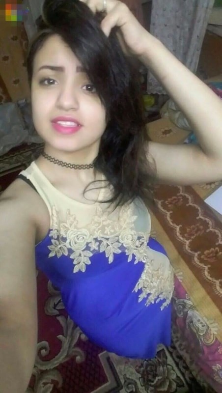 Sexy Desi girl nude selfies