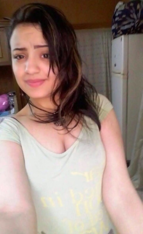 Sexy Desi girl nude selfies