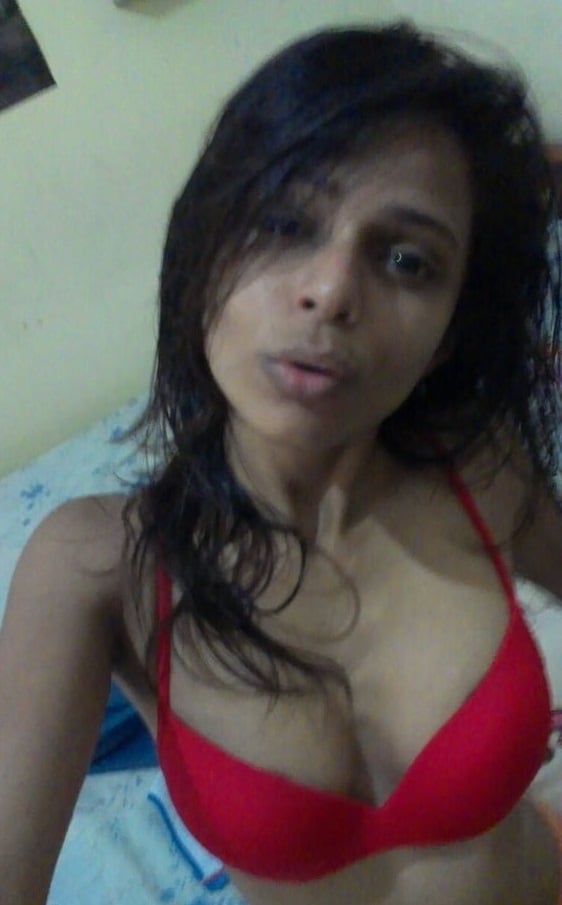 Skinny Indian girl nude pics