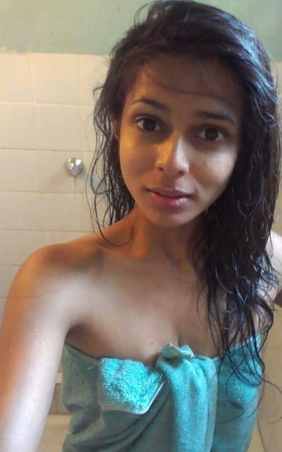 Skinny Indian girl nude pics