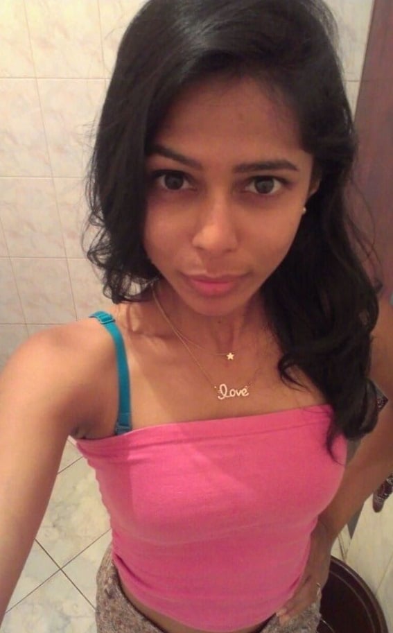 Skinny Indian girl nude pics