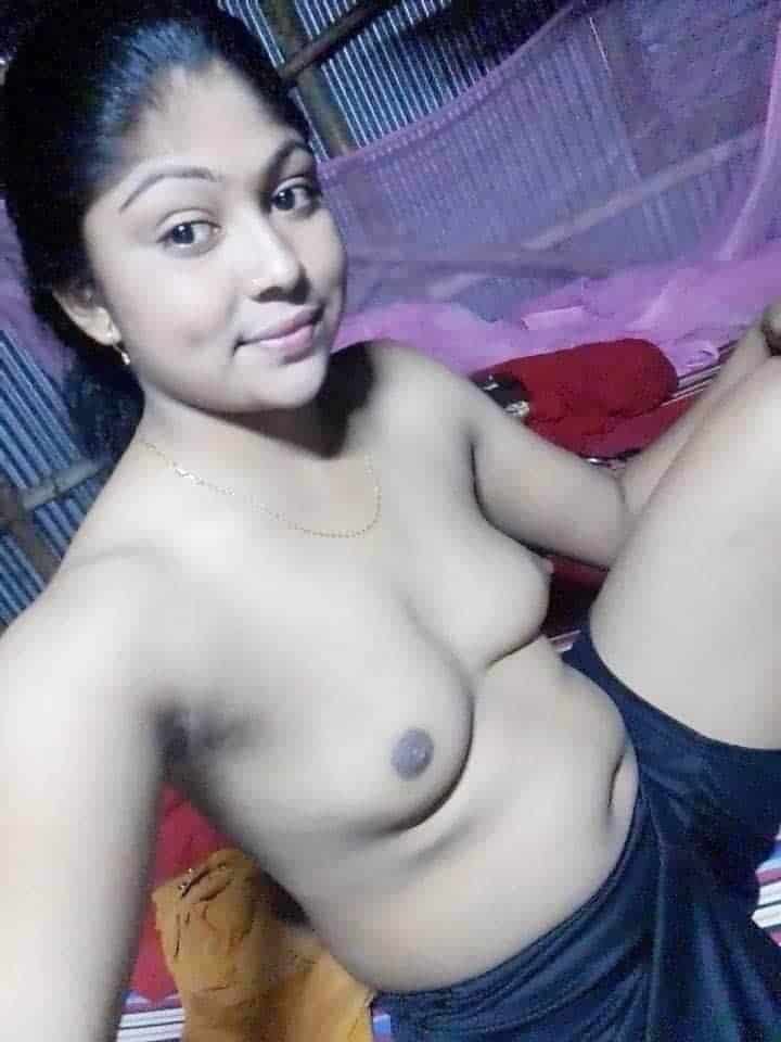 Sexy Desi village girl nude selfie pics