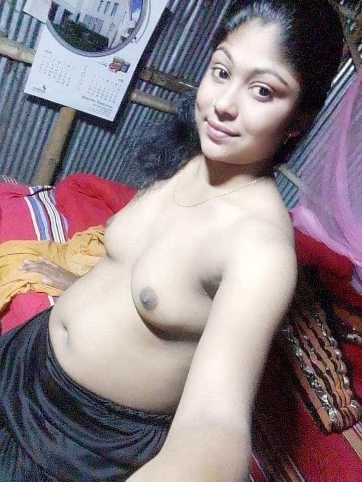 Sexy Desi village girl nude selfie pics