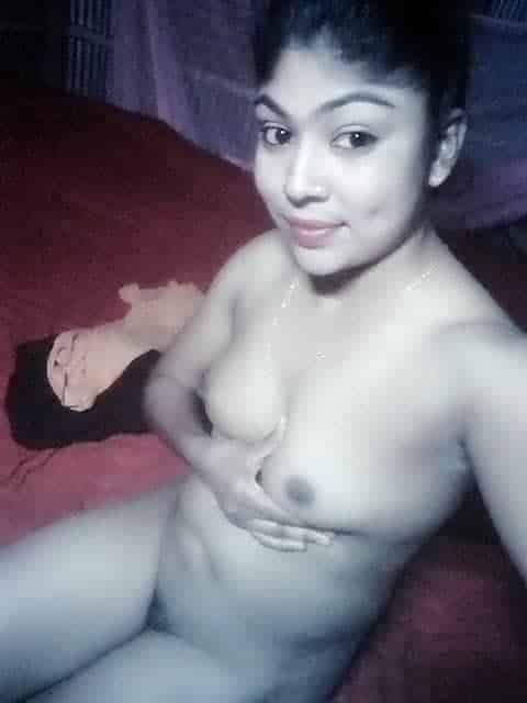 Sexy Desi village girl nude selfie pics