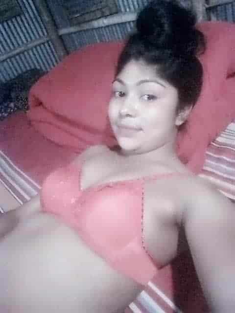 Sexy Desi village girl nude selfie pics