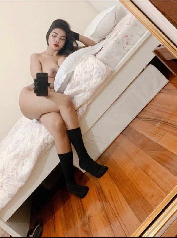 Indian escort girl nude photos collection