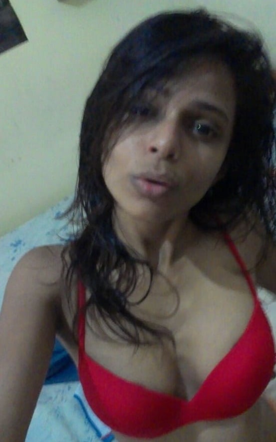 Skinny Indian girl nude pics