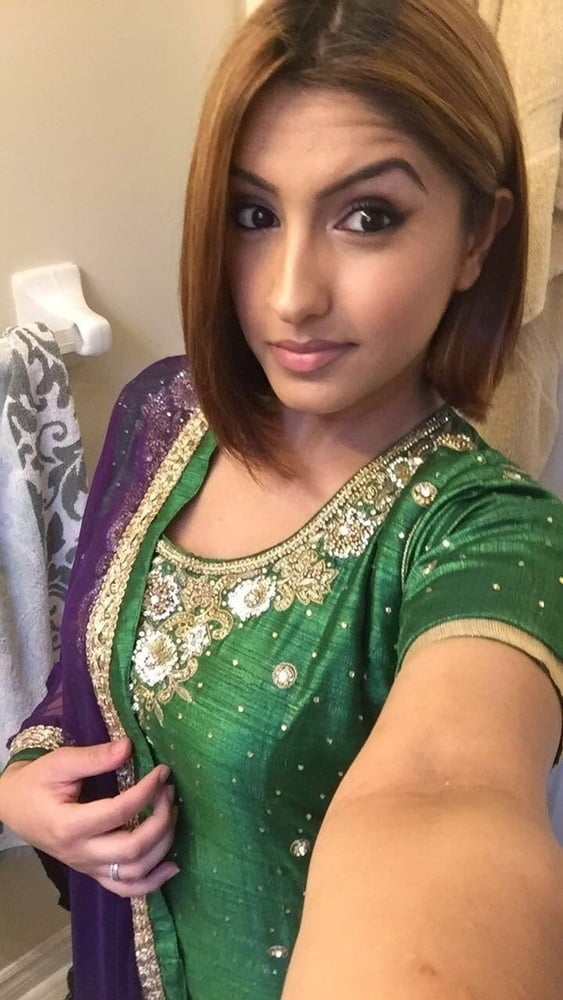NRI Desi girl pics of selfie mirror photos