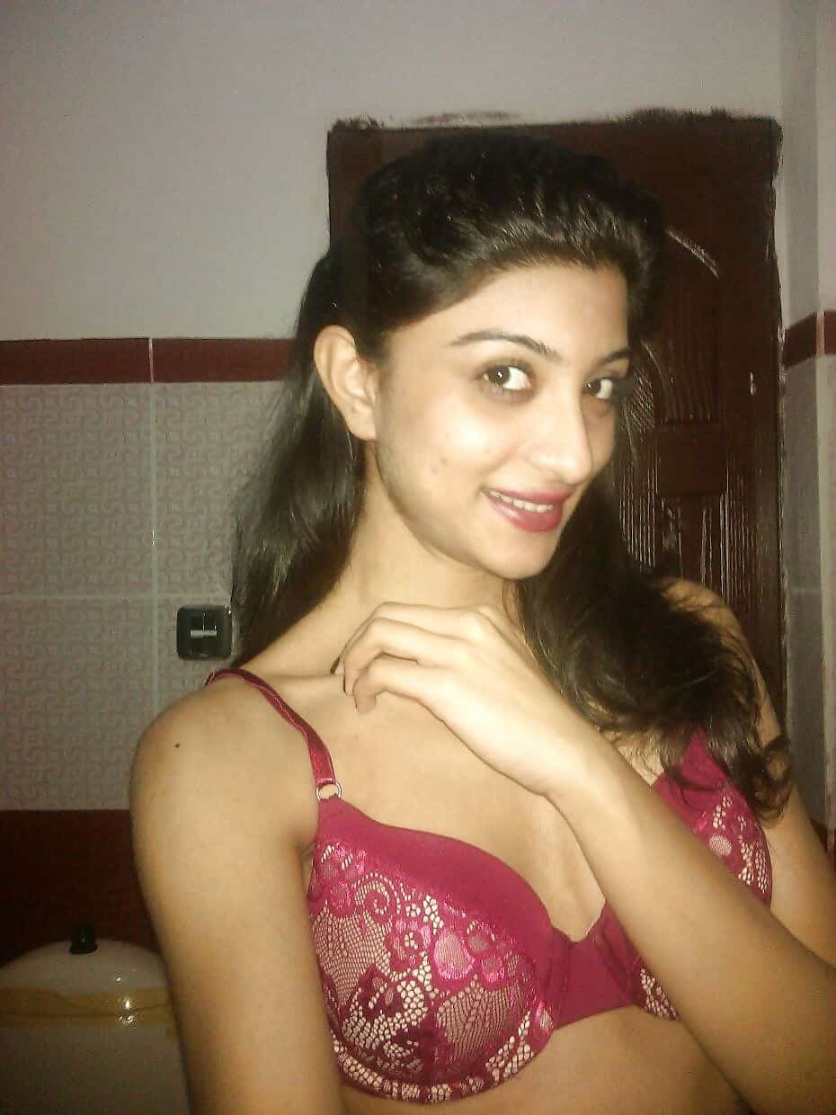 Nude Desi beauty pics collection leaked online