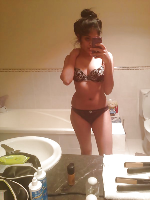 Indian GF nude selfies
