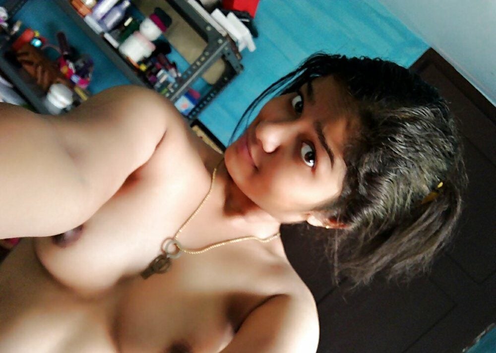 Nude Indian girl selfie pics