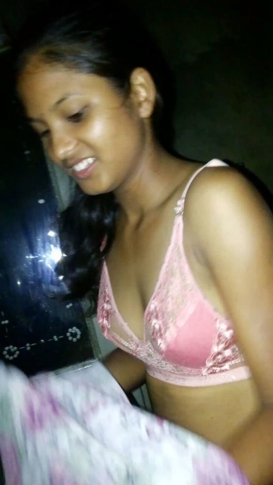 Slim Indian village girl nude body exposure photos