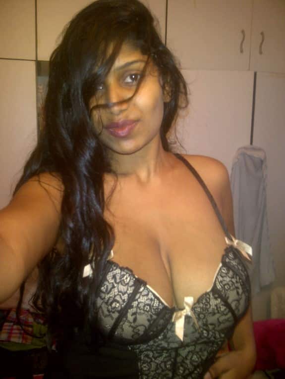 Srilankan sexy girl pics to make your mood horny