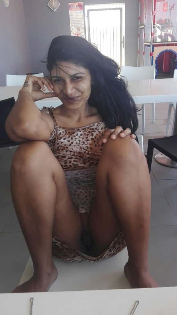 Srilankan sexy girl pics to make your mood horny