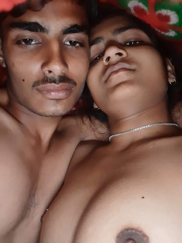 Small boobs Indian girlfriend nude sex photos