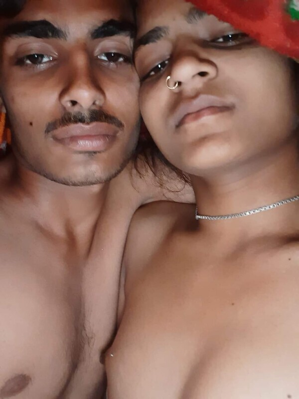 Small boobs Indian girlfriend nude sex photos
