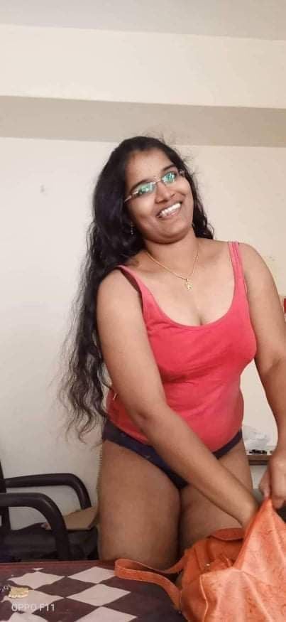 Sexy Indian girl nude in hotel with boyfriend