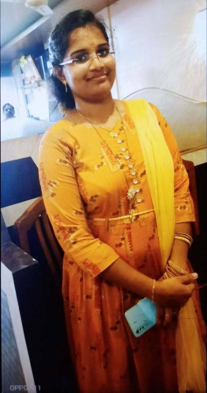 Sexy Indian girl nude in hotel with boyfriend