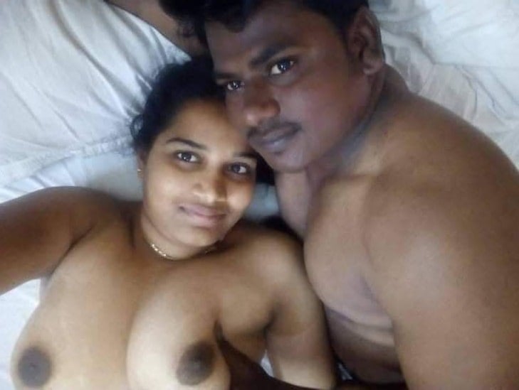 Sexy Indian girl nude in hotel with boyfriend