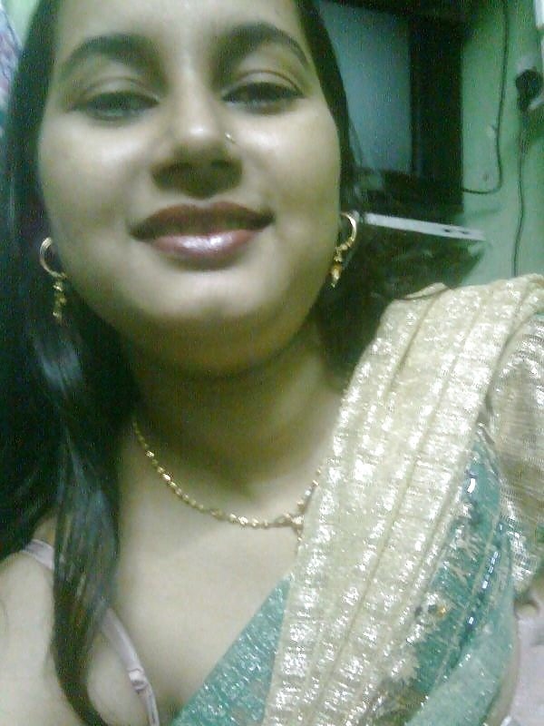 Desi cute girl nude pics of pussy