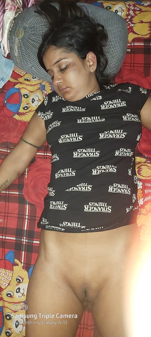 Desi Indian pussy pics shot with Galaxy A70