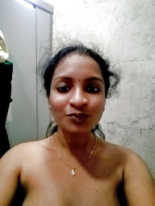 Tamil young girlfriend's Topless selfies