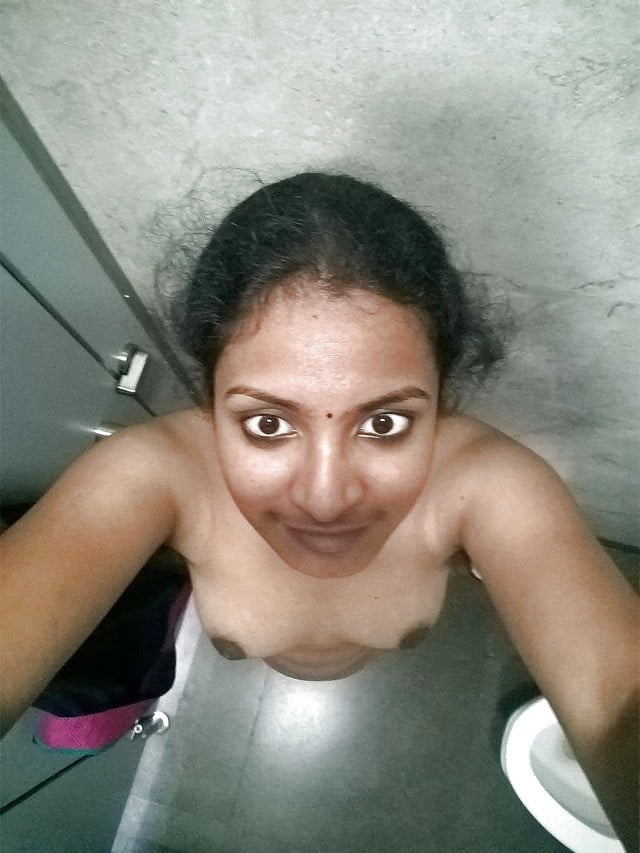 Tamil young girlfriend's Topless selfies