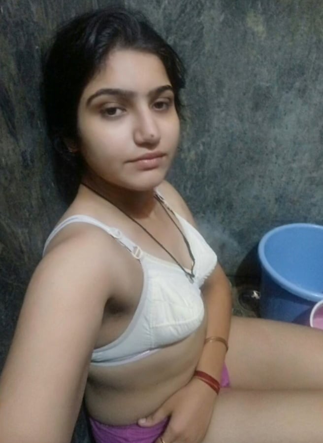 Sexy Indian nude girl has revealed her assets
