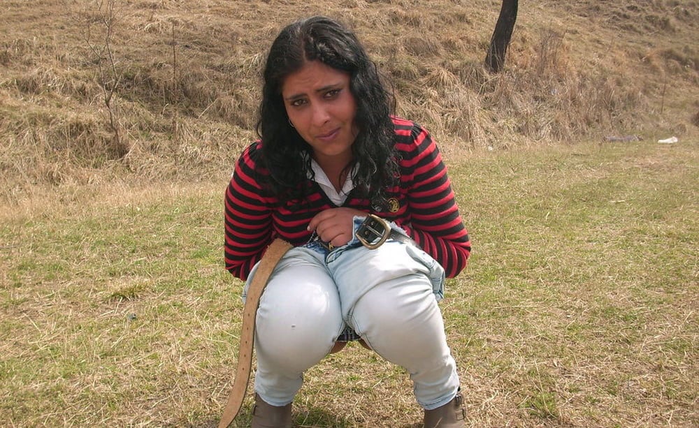 Hairy pussy Desi housewife sex pic with her husband